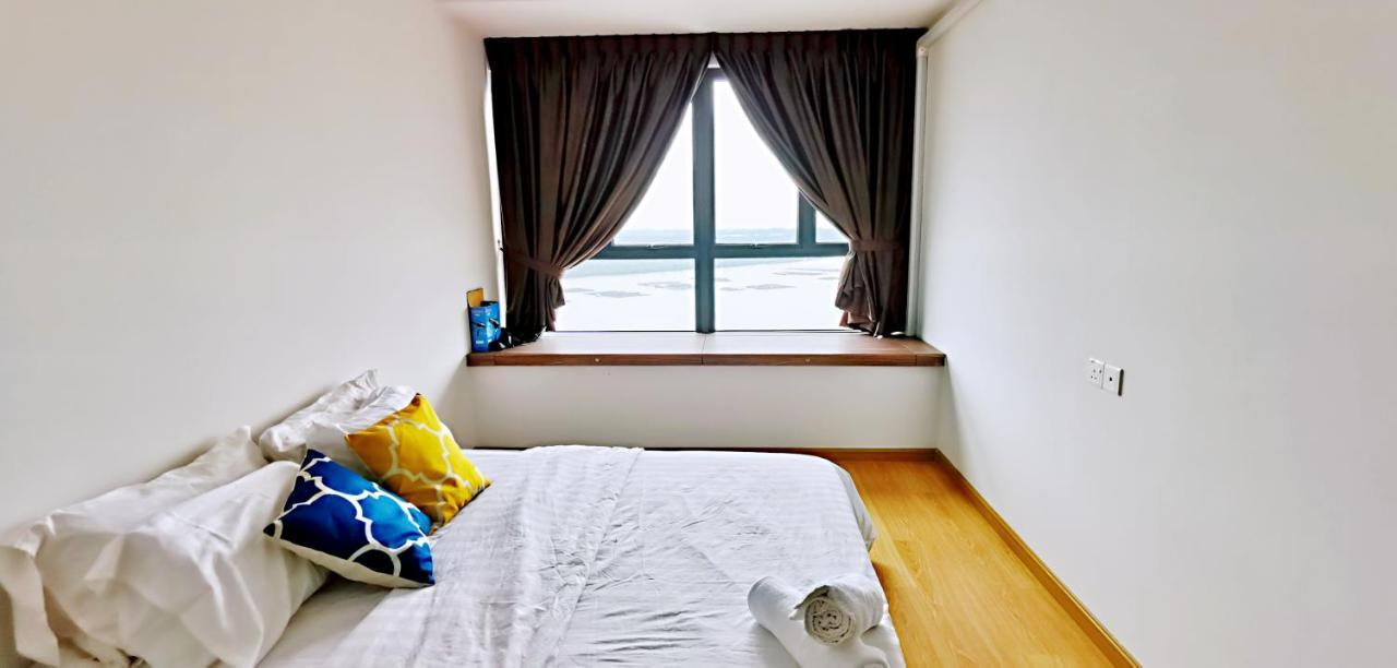 شقة جوهر بهرو  في Superb Seaview Royal Strand Danga Bay Country Garden المظهر الخارجي الصورة